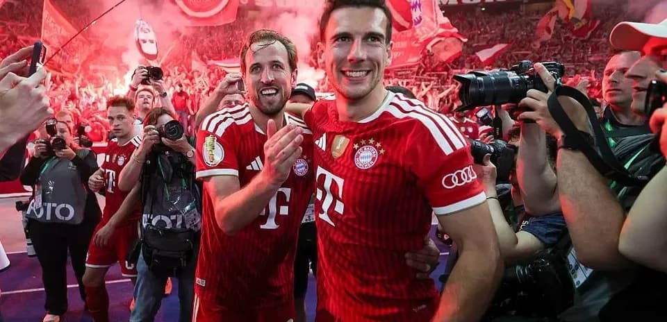 Bayern Munich players celebrating with fans after match