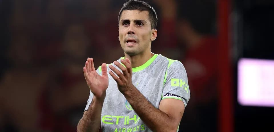 Player clapping in Manchester City jersey during match