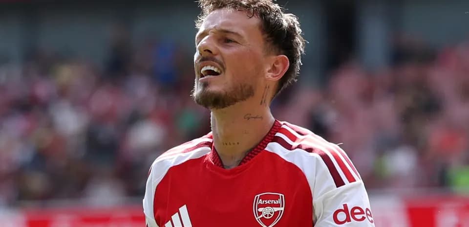 Player in Arsenal jersey reacting during match