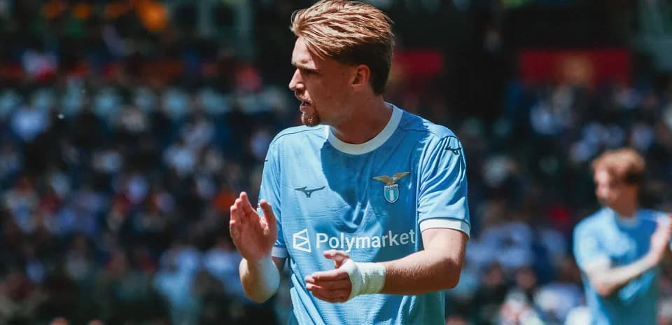Lazio player applauding fans during match