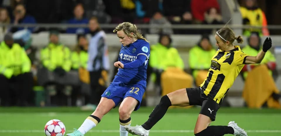 Chelsea W player in action against Häcken W