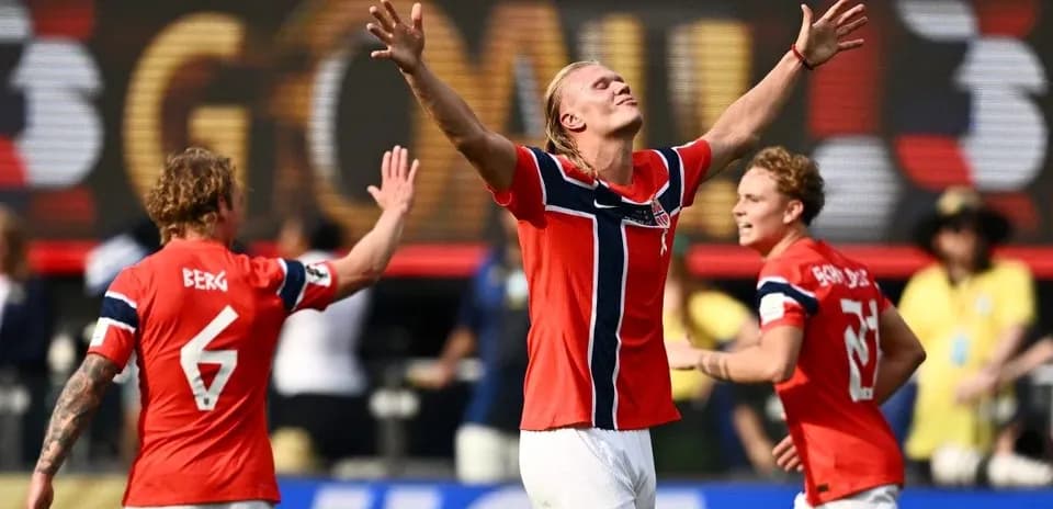 Norwegian players celebrating after a goal