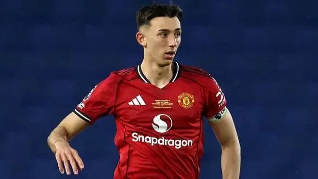 Player in Manchester United kit during match