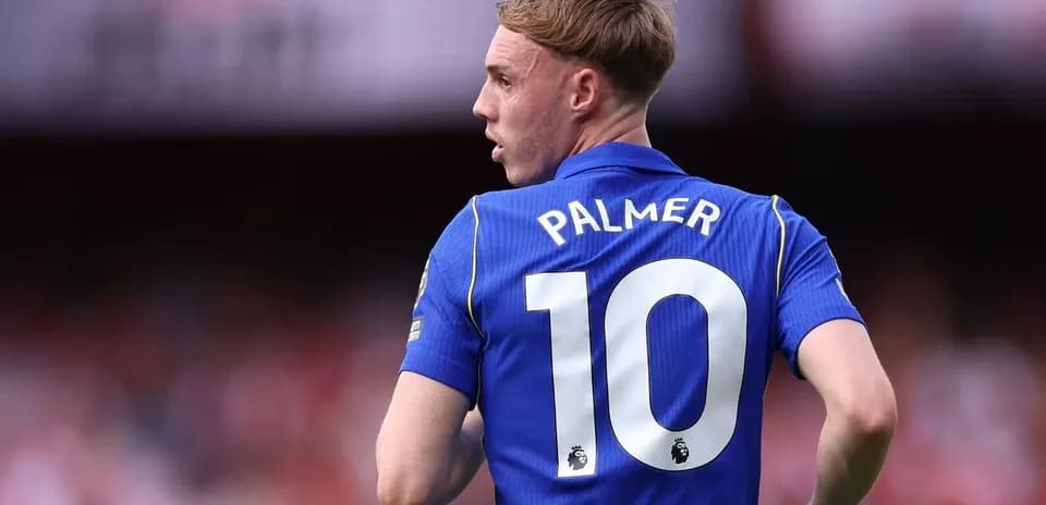 Player wearing blue jersey with number 10, PALMER
