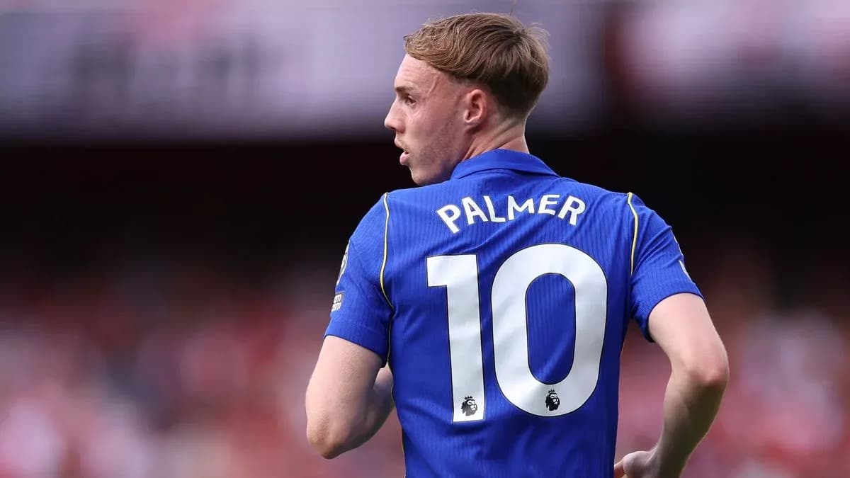 Player wearing blue jersey with number 10, PALMER