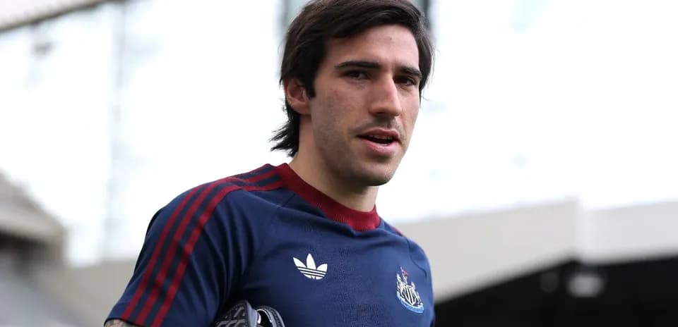 Player in Newcastle United training kit at stadium
