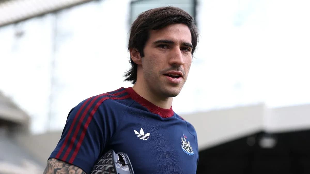 Player in Newcastle United training kit at stadium