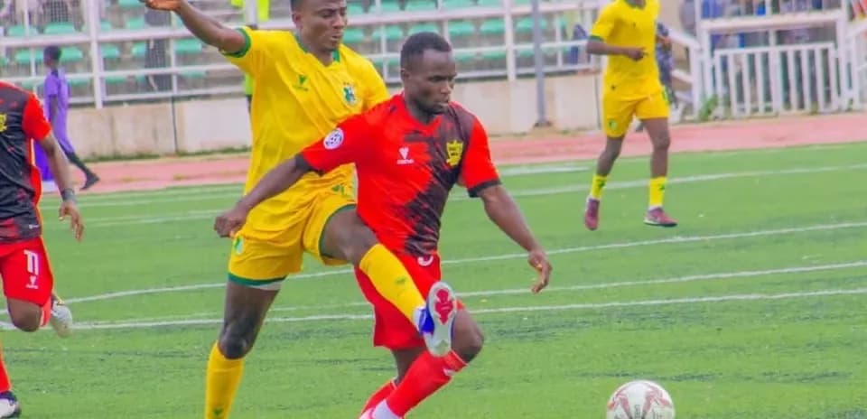 Kano Pillars player dribbling past Doma United opponent