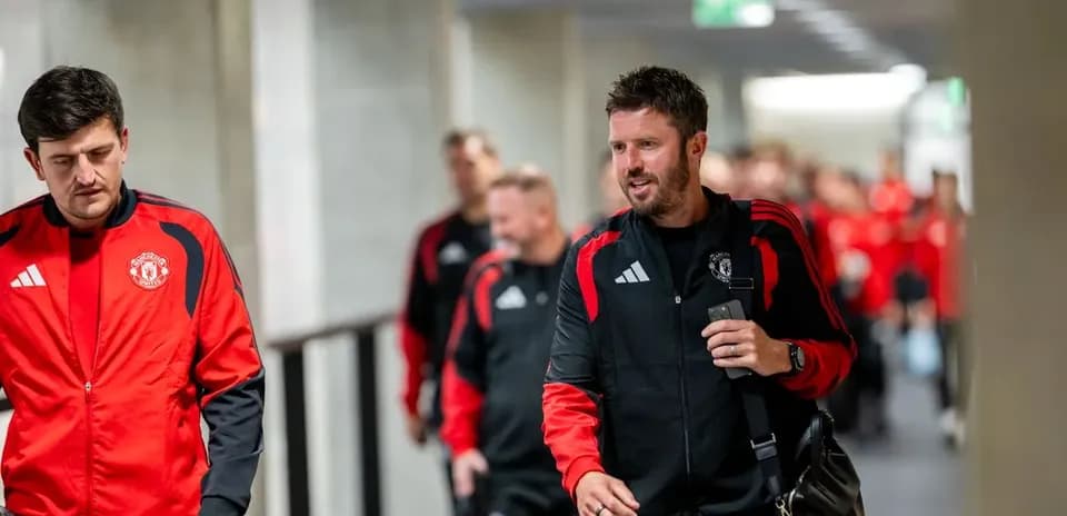 Manchester United players arriving in team tracksuits