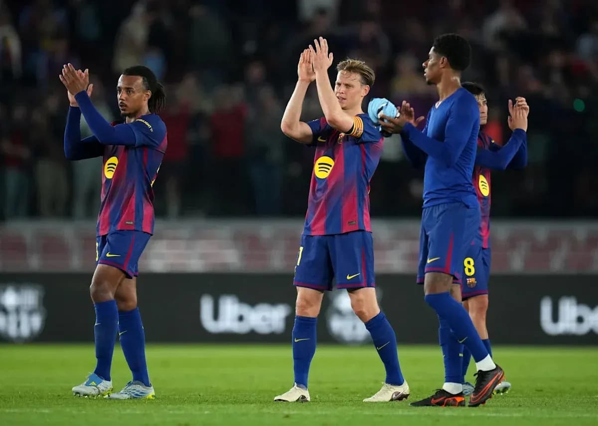 Barcelona players applauding fans after match