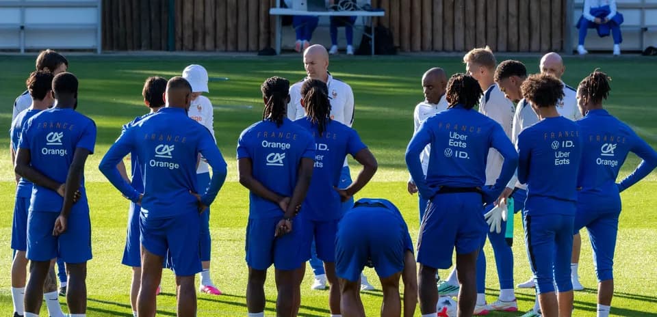 France football team gathered for training session briefing