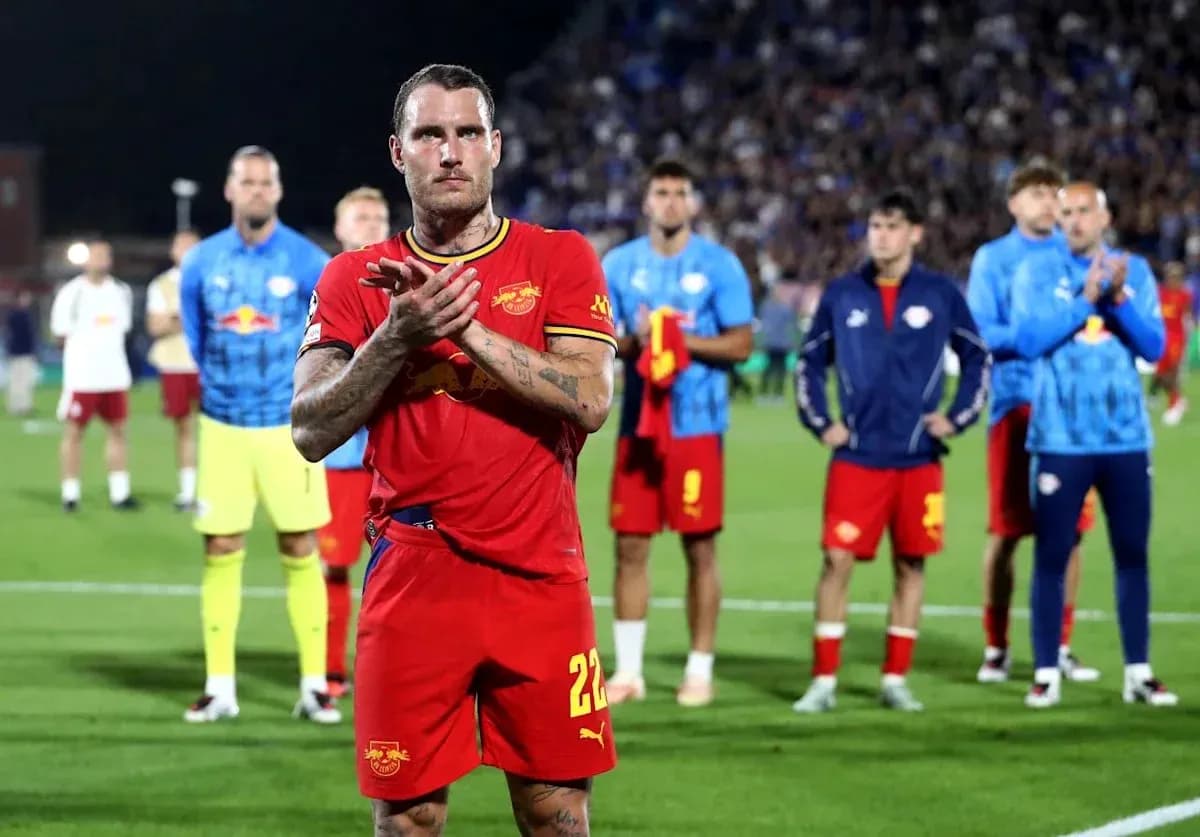 Player applauding while teammates stand behind him
