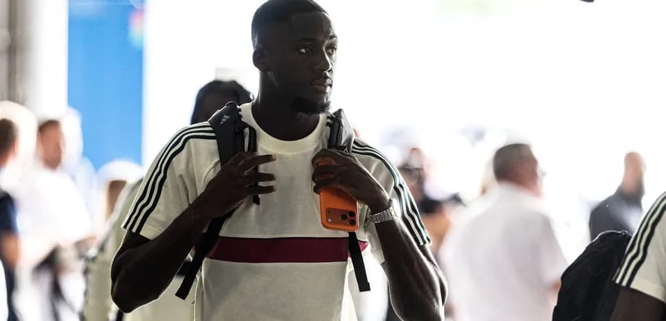 Player walking through tunnel with backpack and phone