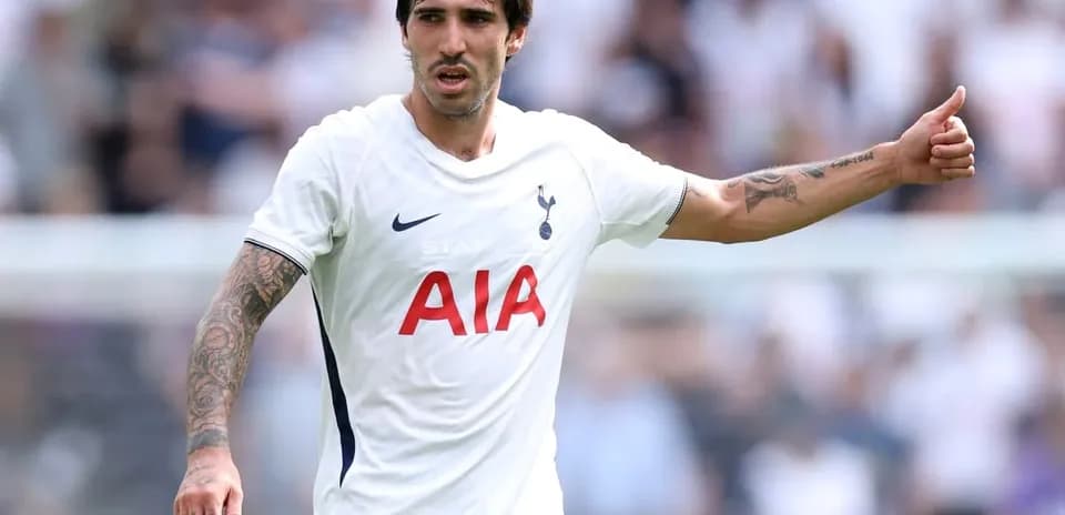 Player signaling during Tottenham match on field