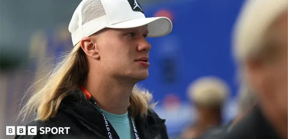 Athlete with long hair wearing a cap