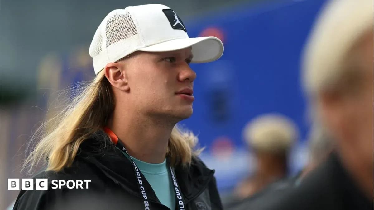 Athlete with long hair wearing a cap