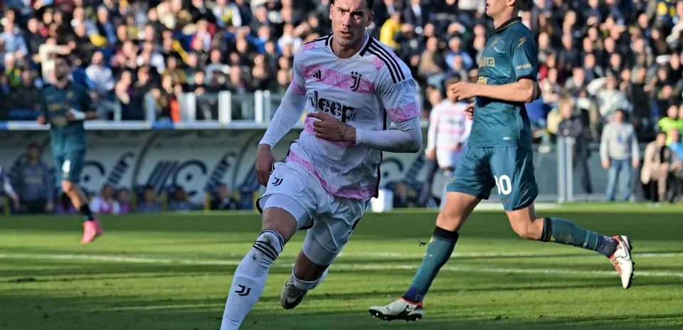 Juventus player celebrating goal against Frosinone