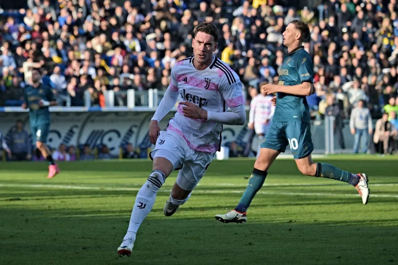 Juventus player celebrating goal against Frosinone