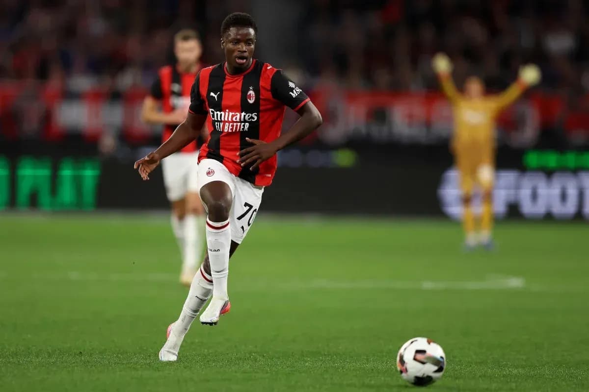AC Milan player running with the ball during match