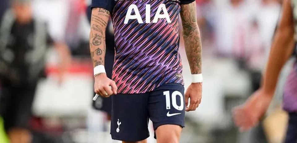 Player in Tottenham kit walking on pitch