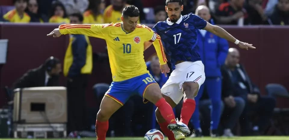 Colombian and French players contesting for the ball