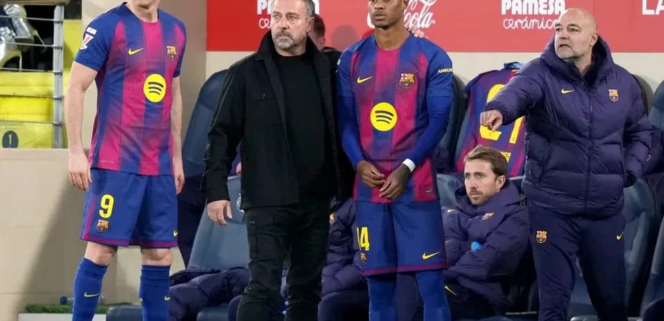 Barcelona players and coach at the bench during match