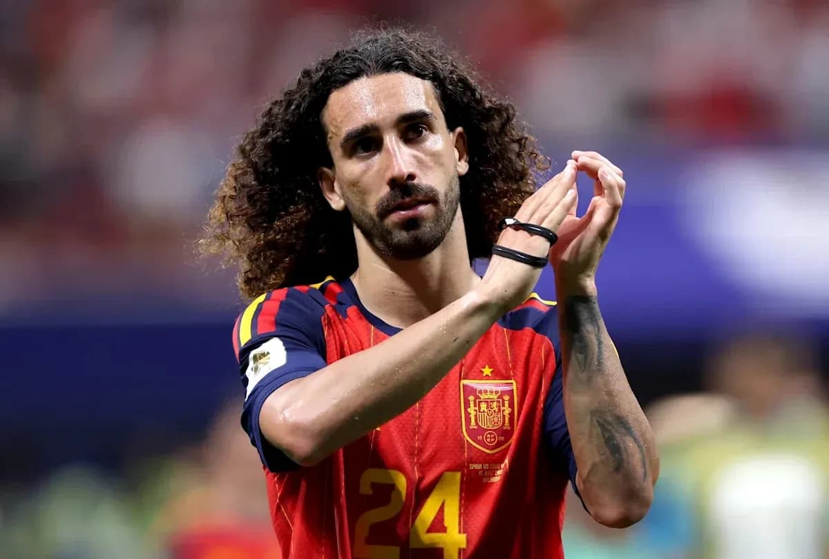 Player applauding fans in Spain national team jersey