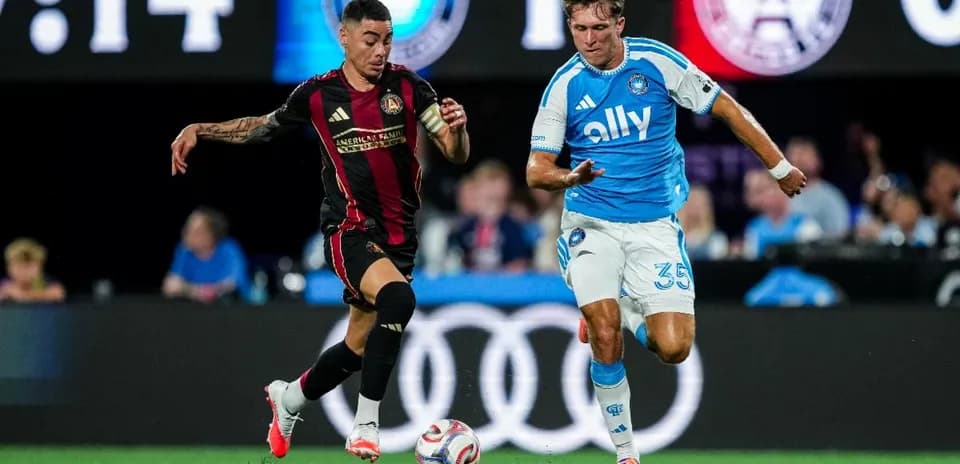 Players competing during Atlanta vs Charlotte match