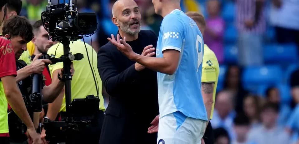 Coach discussing with player during match stoppage