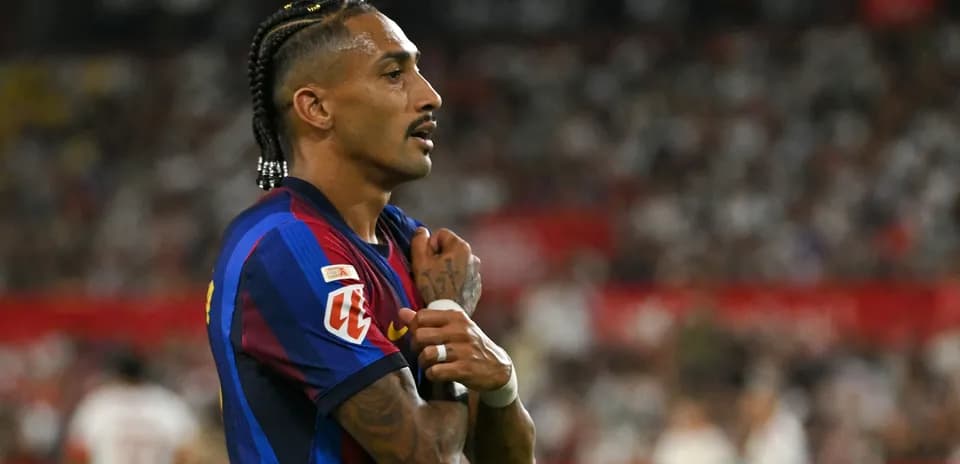 Player in FC Barcelona kit during match action