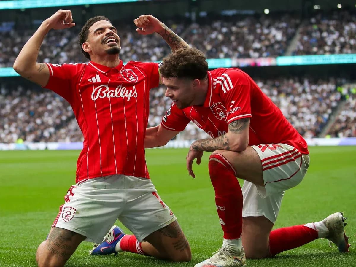 Nottingham Forest players celebrating a goal