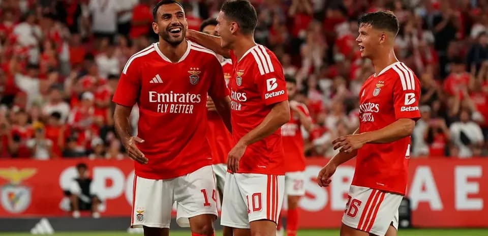 Benfica players celebrating a goal
