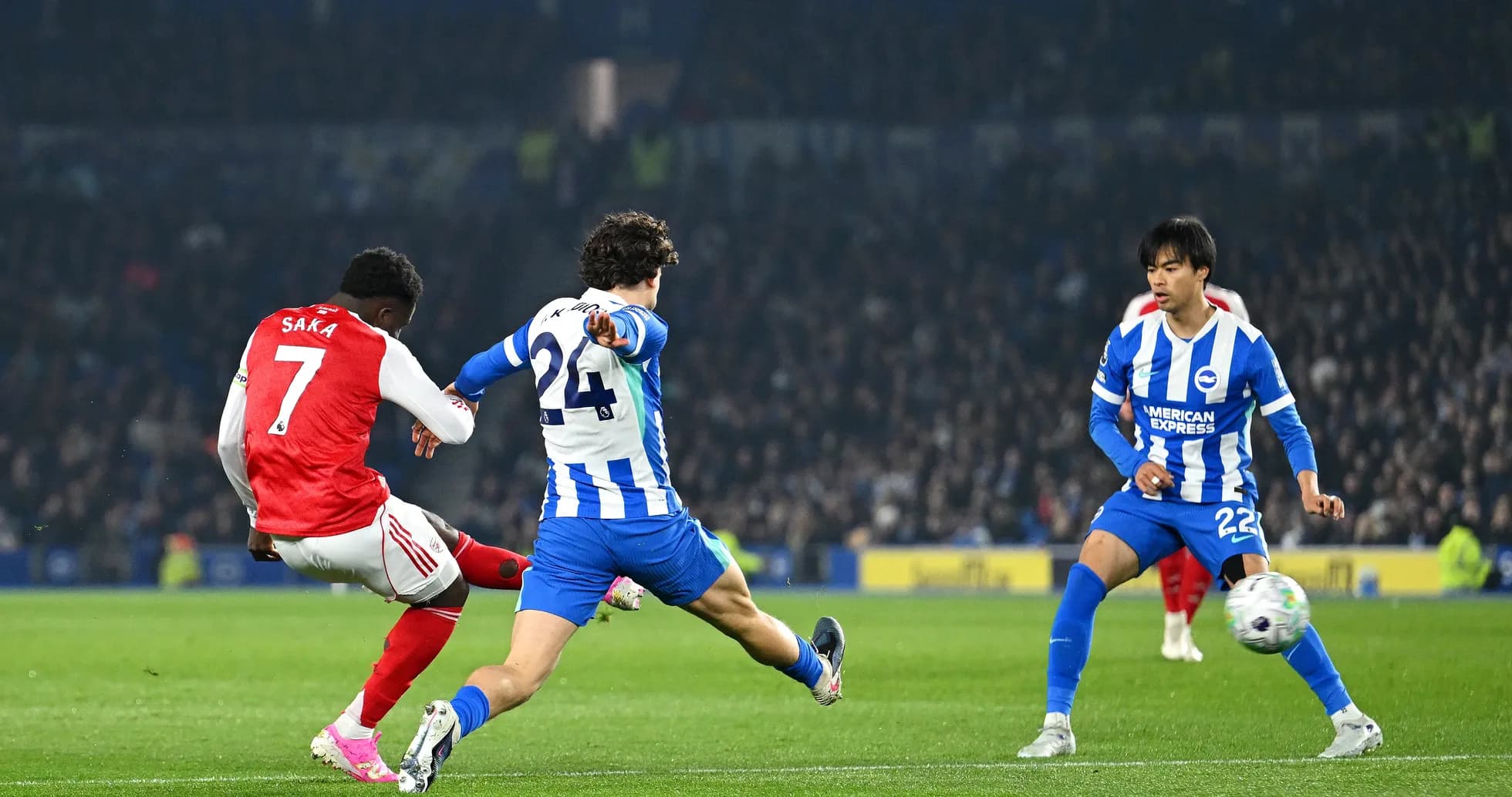 Saka attempting to score against Brighton players