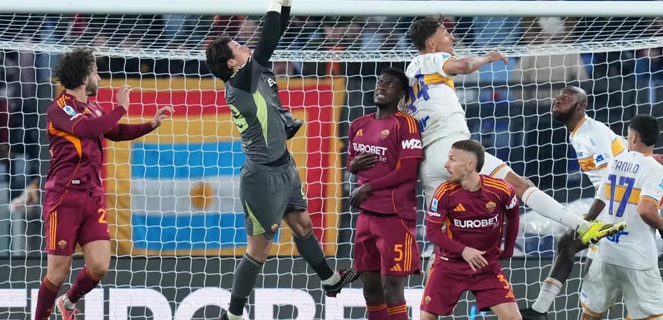 Goalkeeper saving a shot during Lecce vs AS Roma