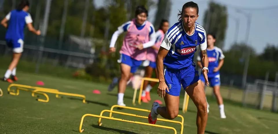 Juventus women training on the field