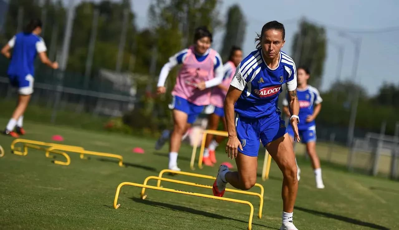Juventus women training on the field