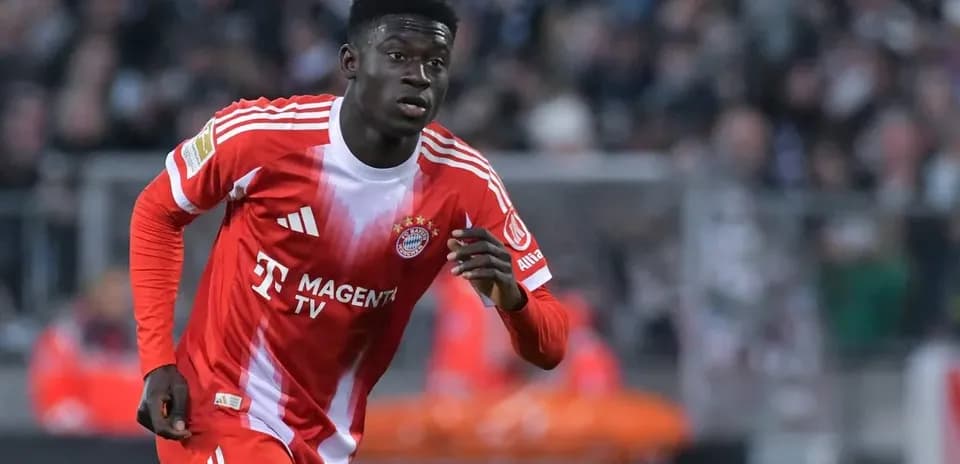 Player running on the pitch in Bayern Munich kit