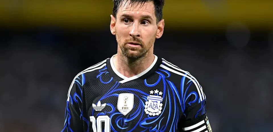 Lionel Messi in Argentina jersey during match