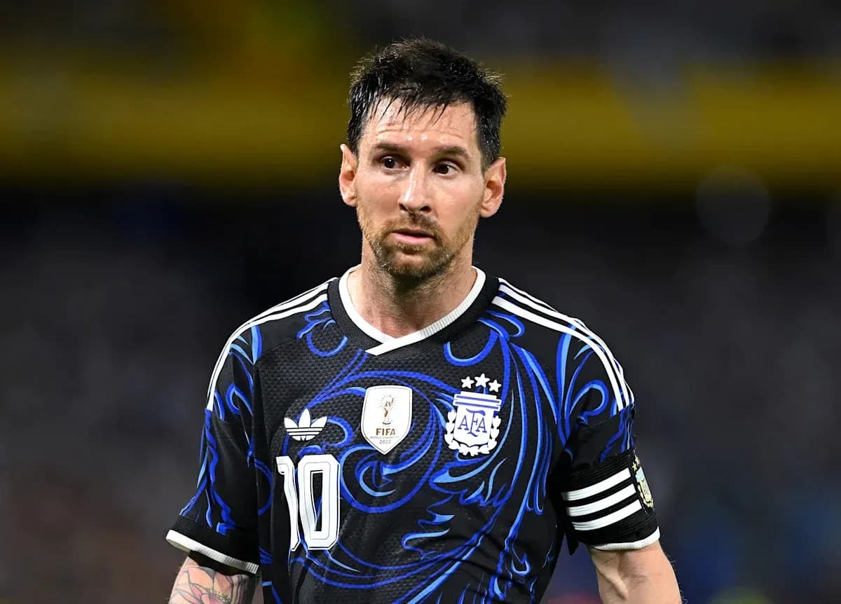 Lionel Messi in Argentina jersey during match
