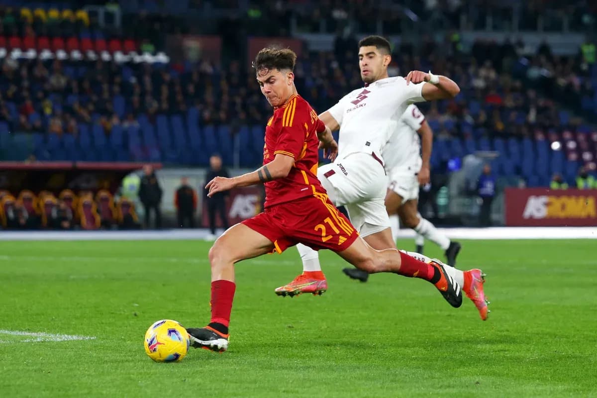 AS Roma player dribbling past Torino defender