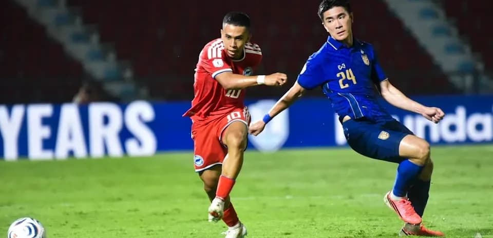 Player 10 dribbling past Player 24 during match