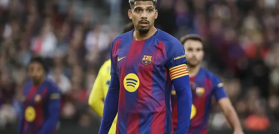 Barcelona player in match with teammates behind