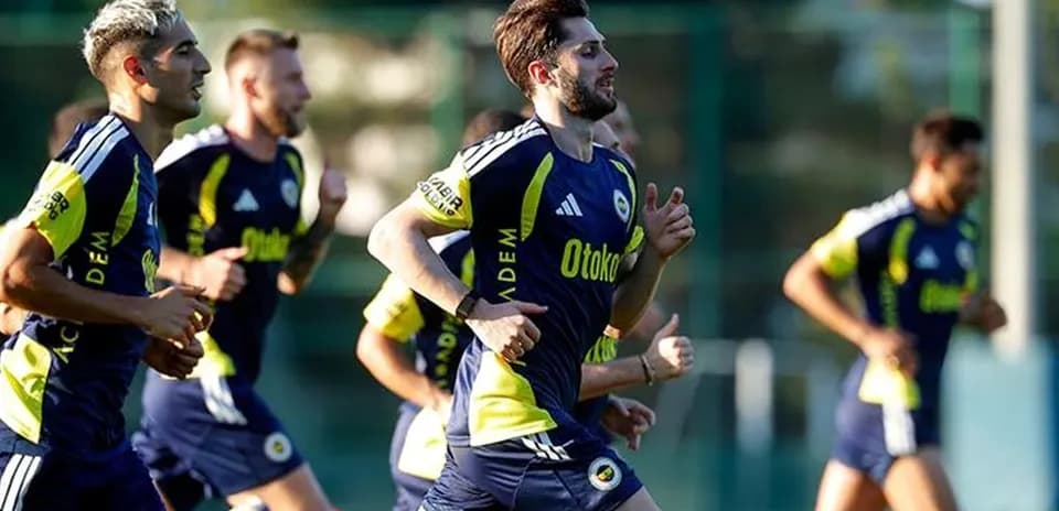 Fenerbahçe players training before UEFA match