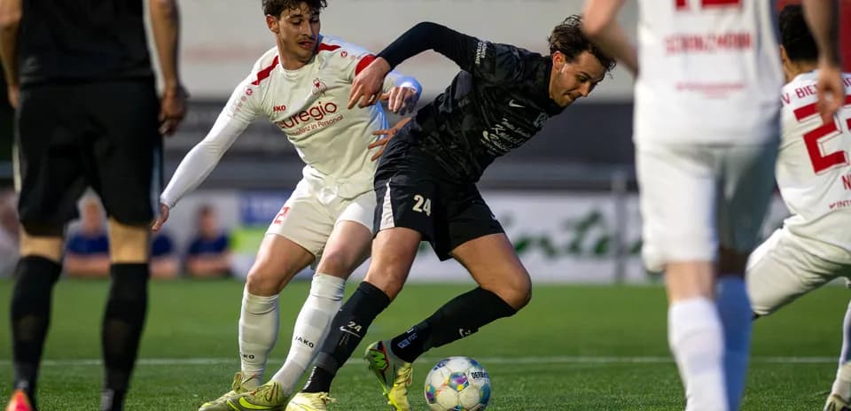 Players battling for the ball in Oberliga match