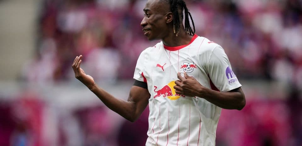 Player gesturing during match wearing RB Leipzig kit