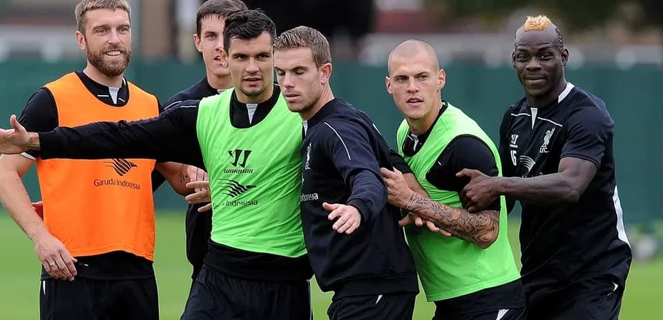 Liverpool players in training session wearing bibs