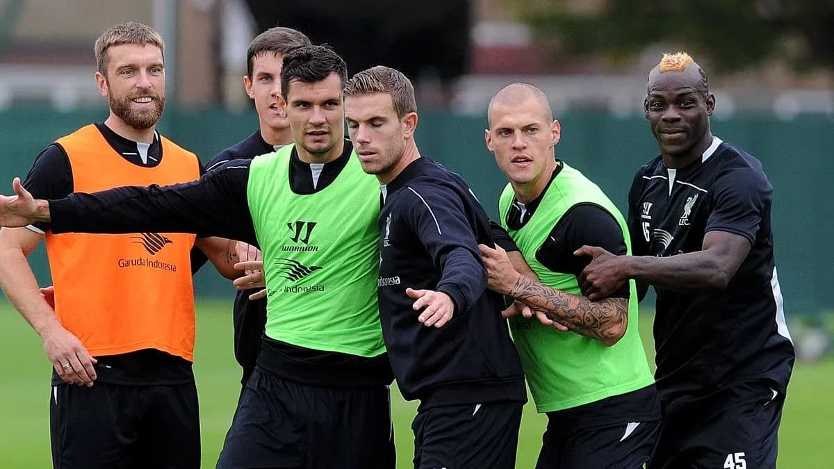 Liverpool players in training session wearing bibs