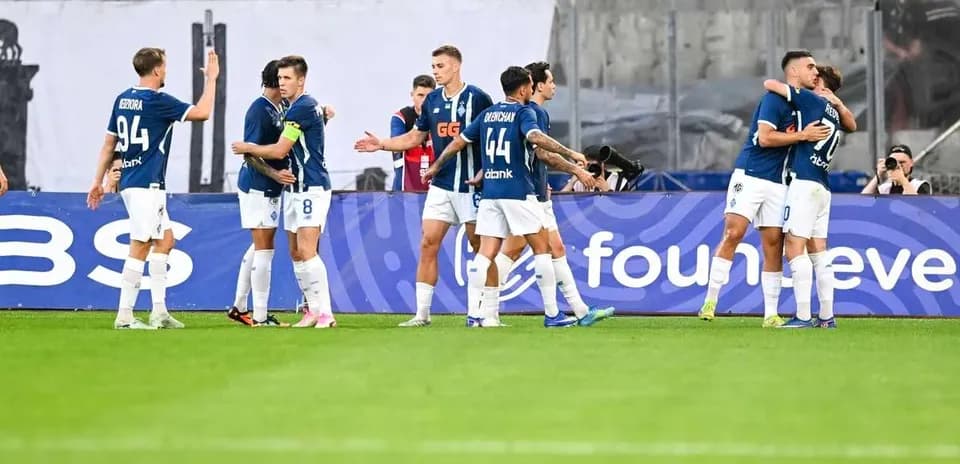 Dynamo Kyiv players celebrating a goal during match