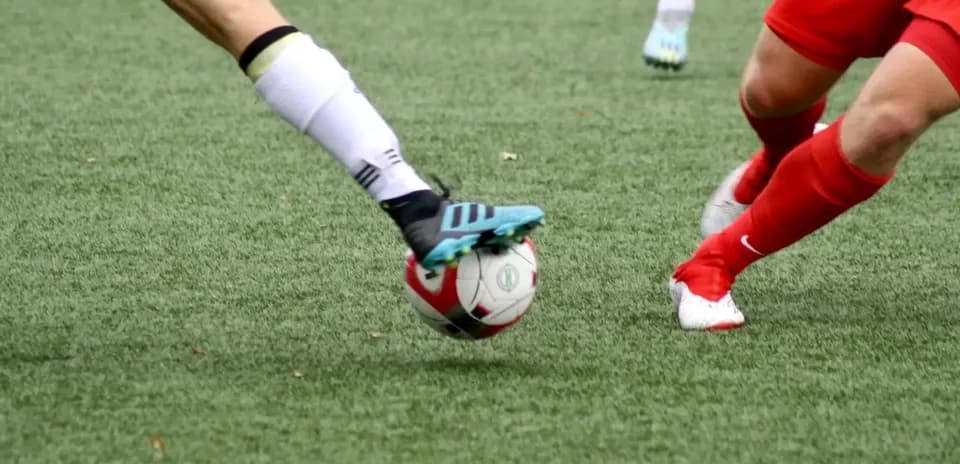Players competing for the ball in WK-League match