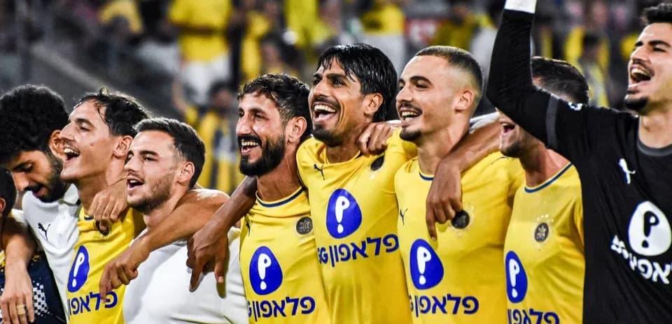 Maccabi Tel Aviv players celebrating victory